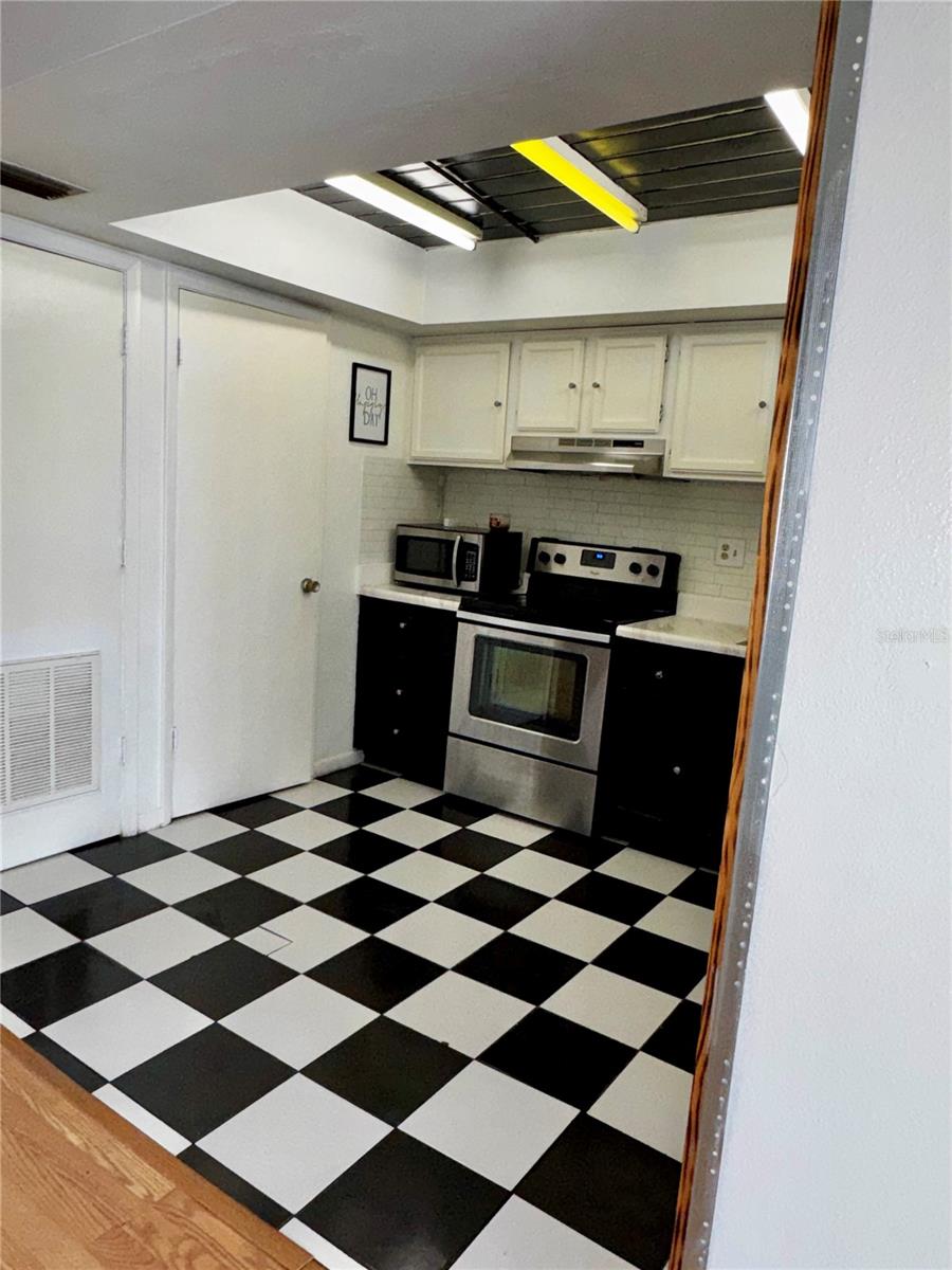 1130 N LAKE PARKER AVENUE, #E332, Lakeland, FL 33805
