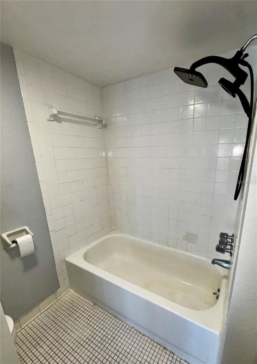 1130 N LAKE PARKER AVENUE, #E332, Lakeland, FL 33805