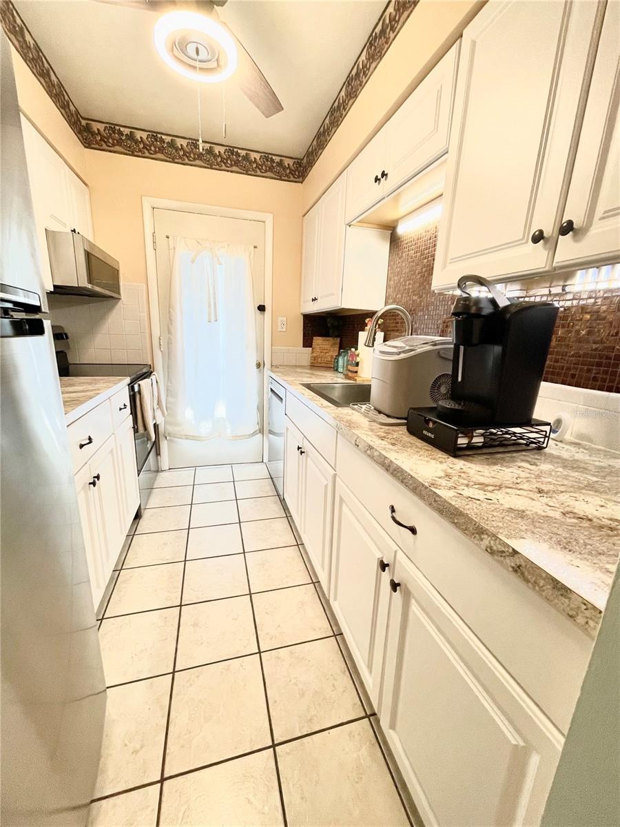 1600 W LAKE PARKER DRIVE, #B4, Lakeland, FL 33805