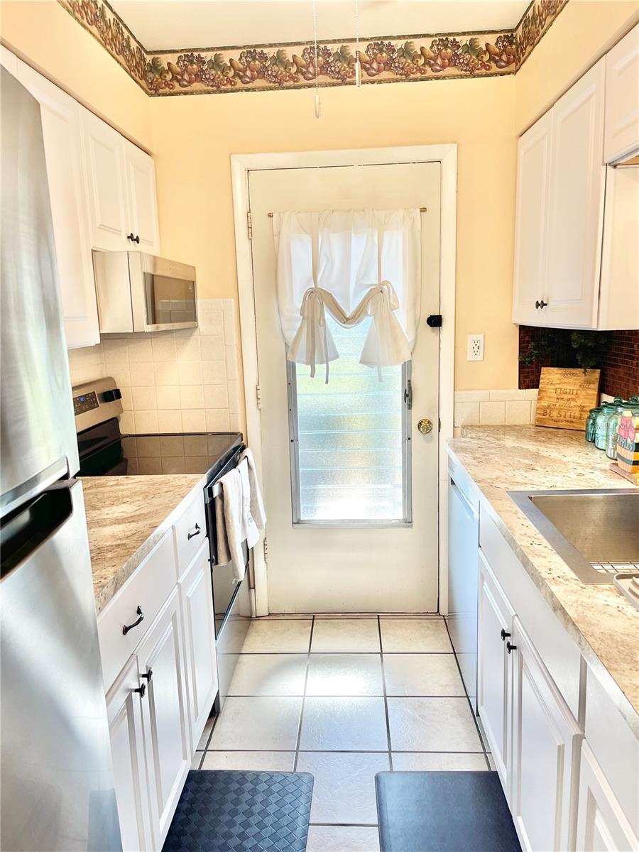 1600 W LAKE PARKER DRIVE, #B4, Lakeland, FL 33805