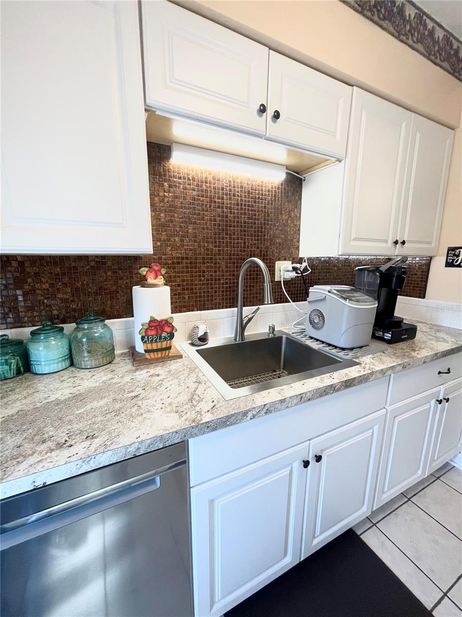 1600 W LAKE PARKER DRIVE, #B4, Lakeland, FL 33805