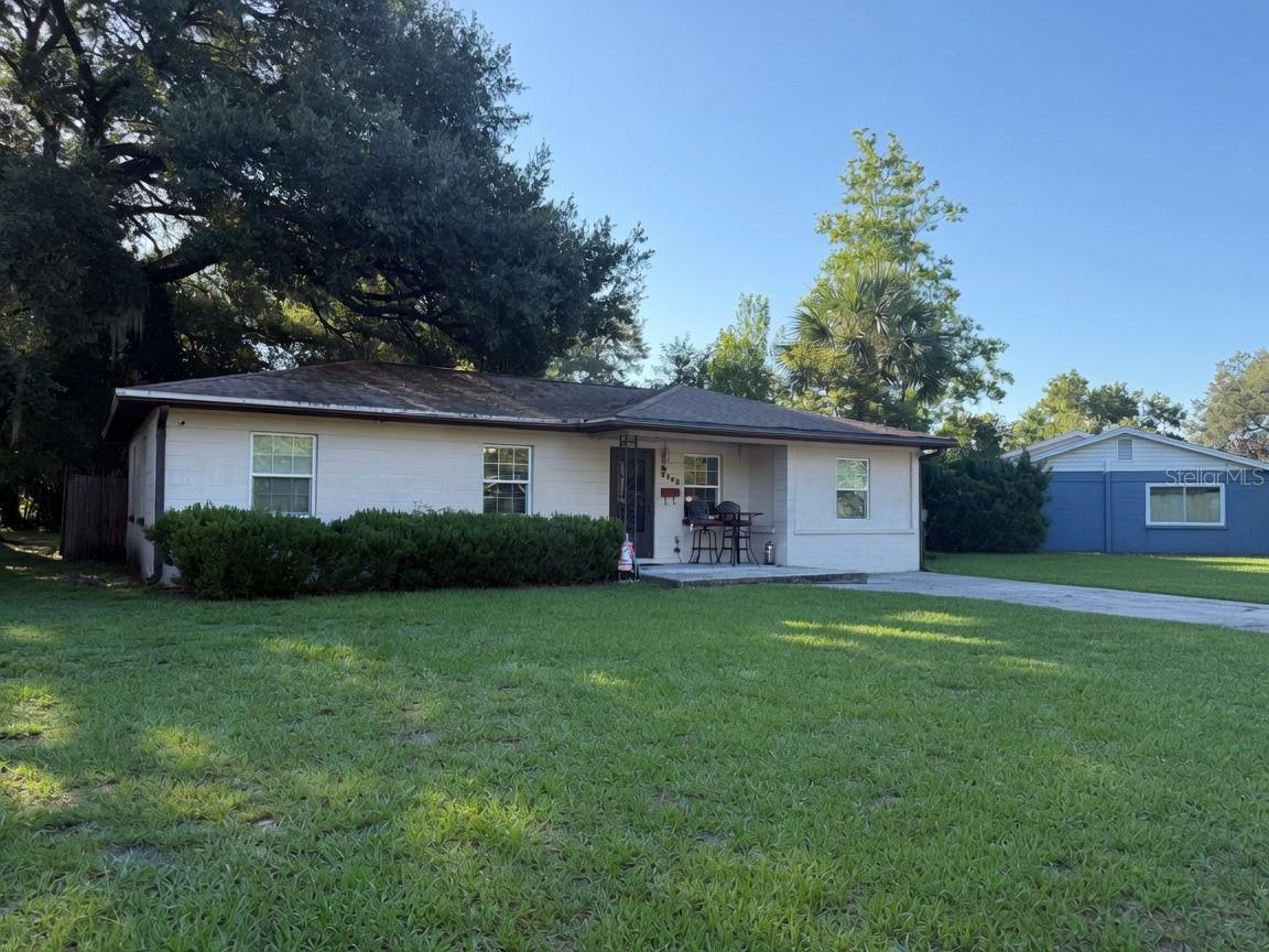 Virtual staging (vehicles and trash cans removed)