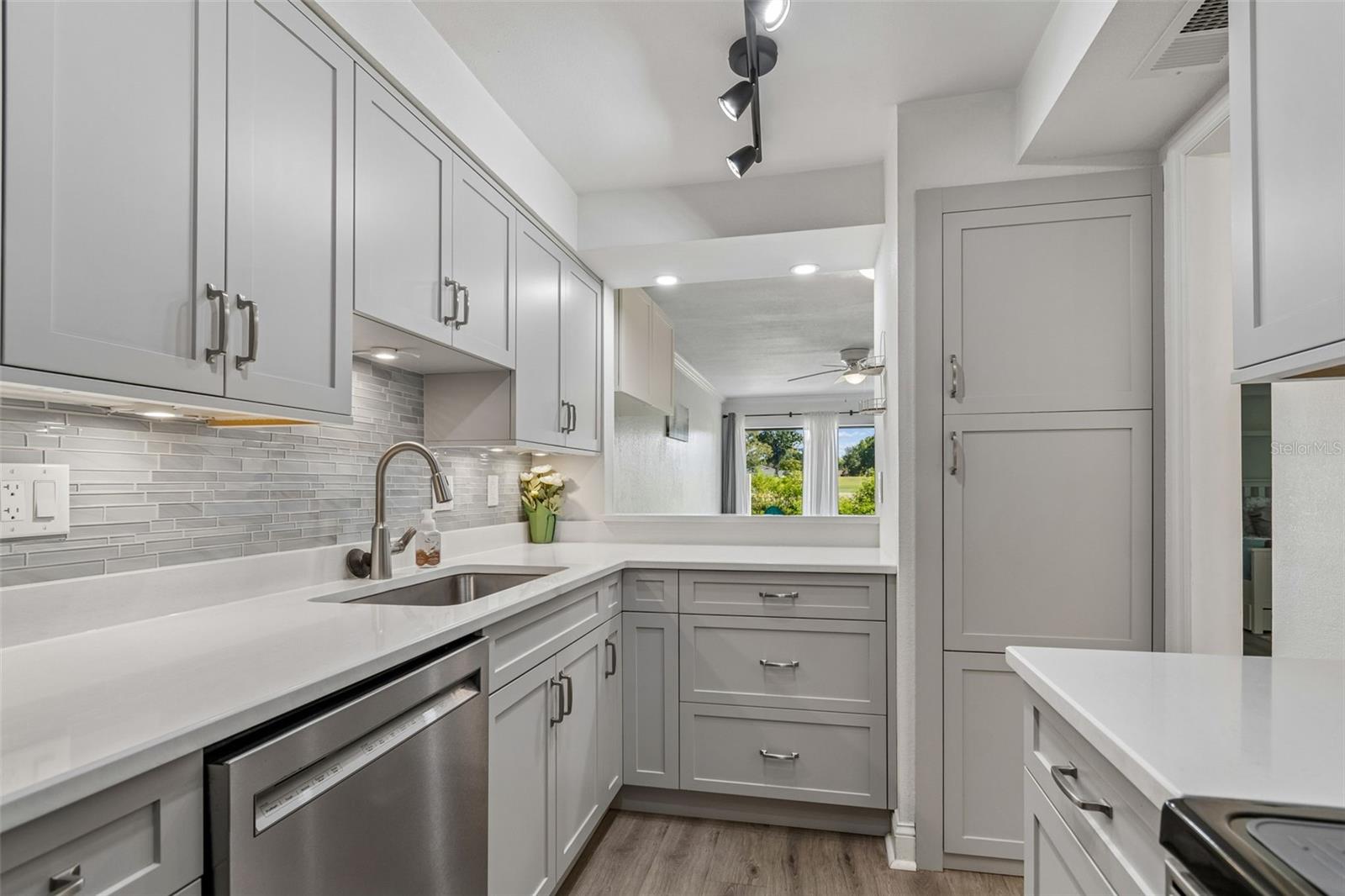 2117 LAKEWOOD CLUB DRIVE S, #7-N, St Petersburg, FL 33712