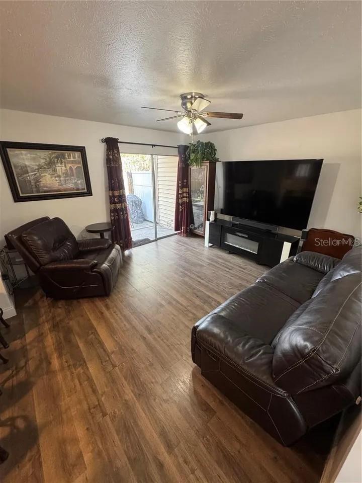1836 WARRINGWOOD DRIVE, #B4, Orlando, FL 32839