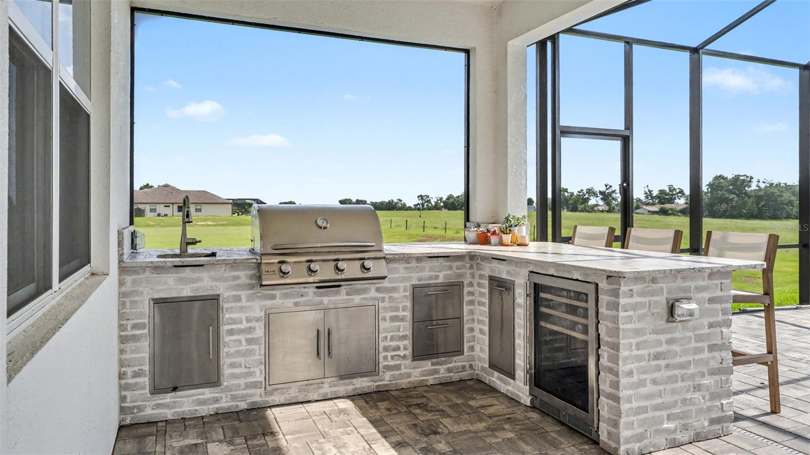 Outdoor Kitchen with Grill