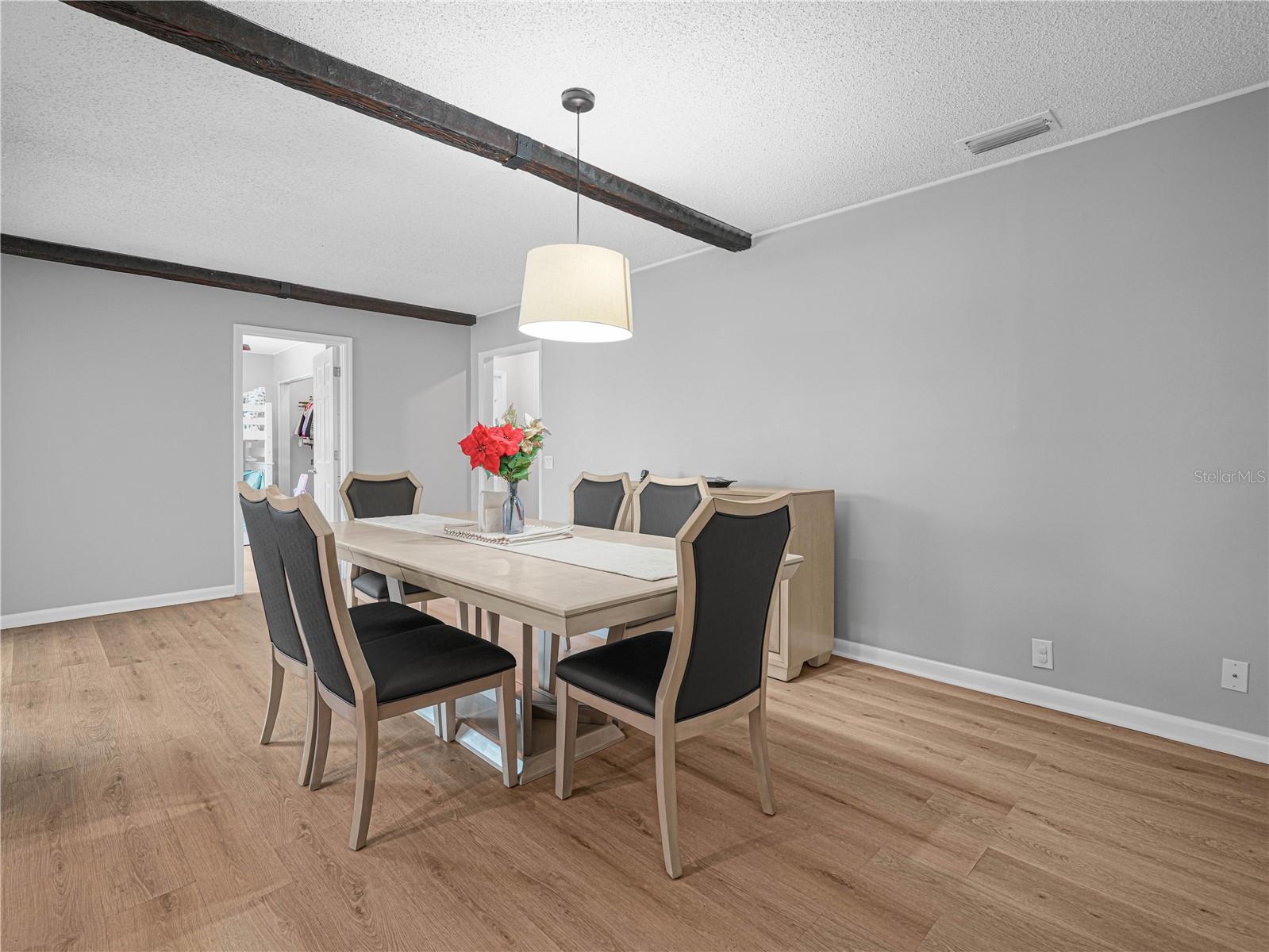 Spacious dining room ideal for entertaining