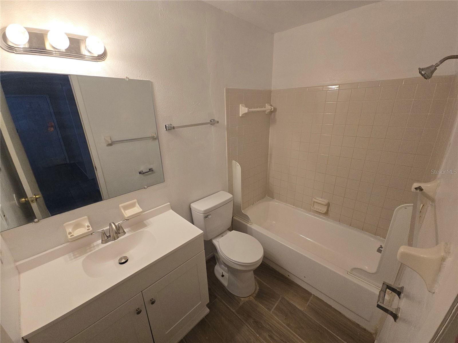 BATHROOM BATHROOM