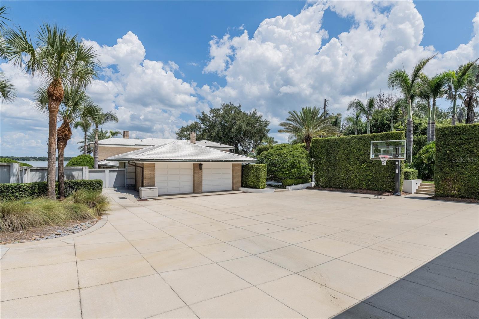 Private Entrance Driveway