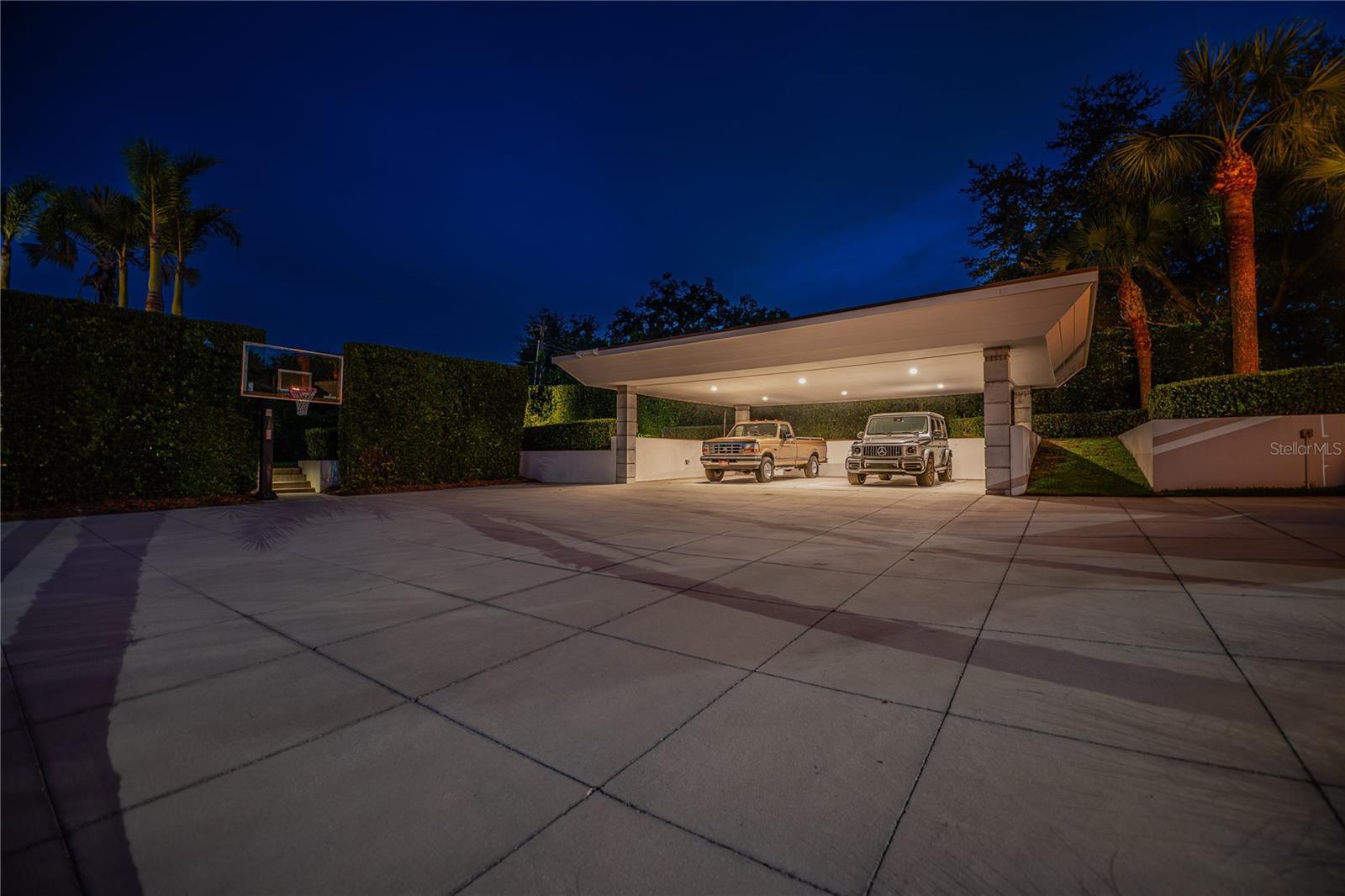 Private Entrance Driveway