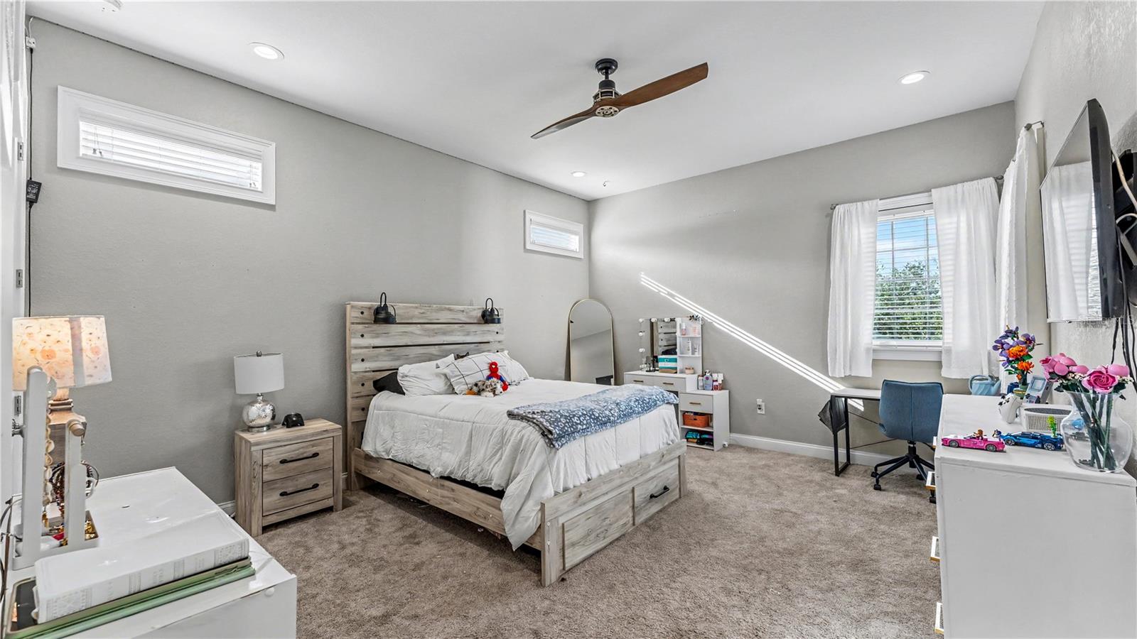 1539 HOLLINGSWORTH CREEK COURT, Lakeland, FL 33803