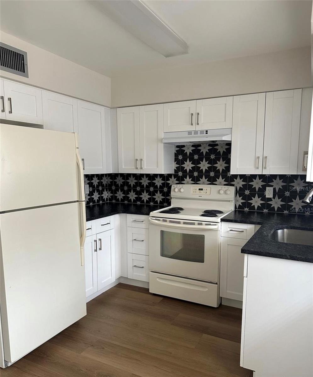 210 W HANCOCK STREET, Lakeland, FL 33803