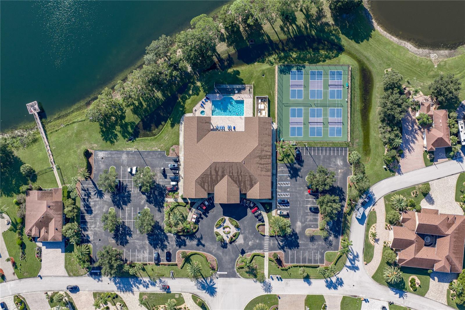 Clubhouse 1 included in HOA