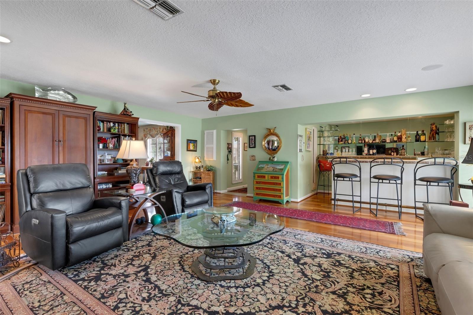And beneath your feet is the same gleaming wood flooring.
