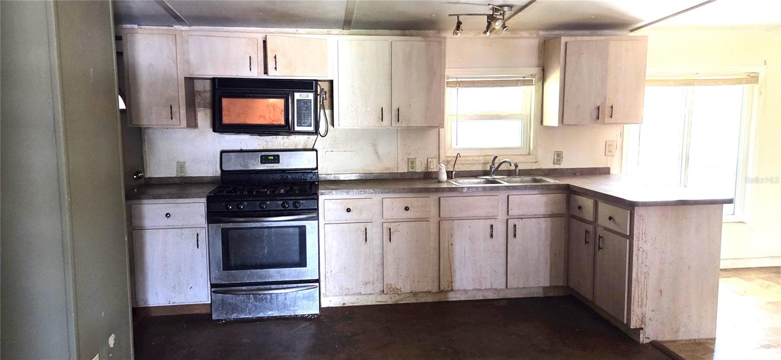 3932 ROLLING HILLS COURT E, #10, Lake Wales, FL 33898
