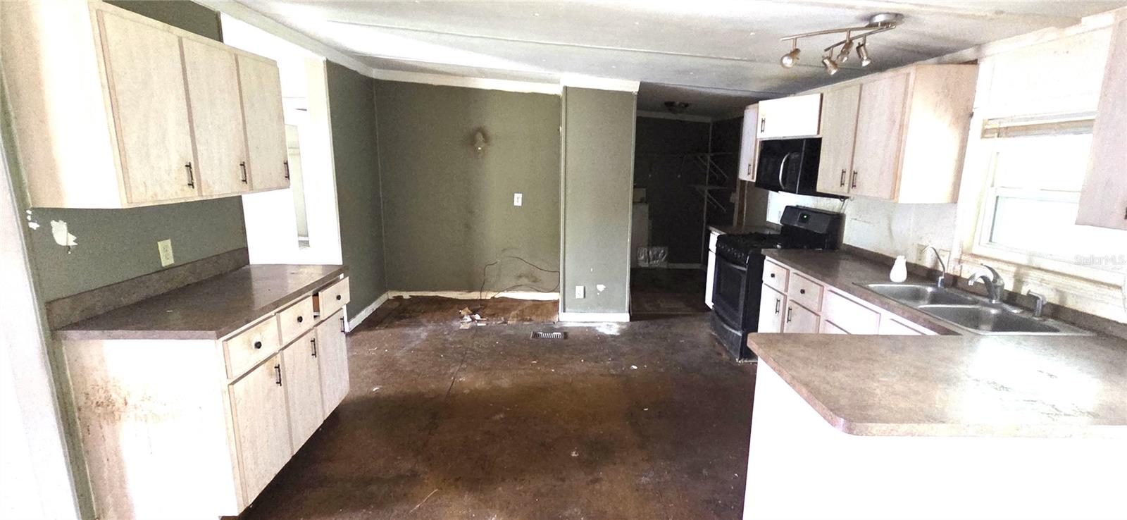 3932 ROLLING HILLS COURT E, #10, Lake Wales, FL 33898