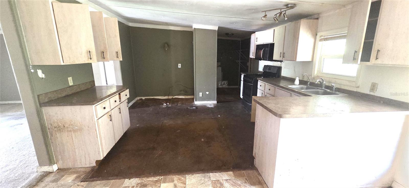3932 ROLLING HILLS COURT E, #10, Lake Wales, FL 33898