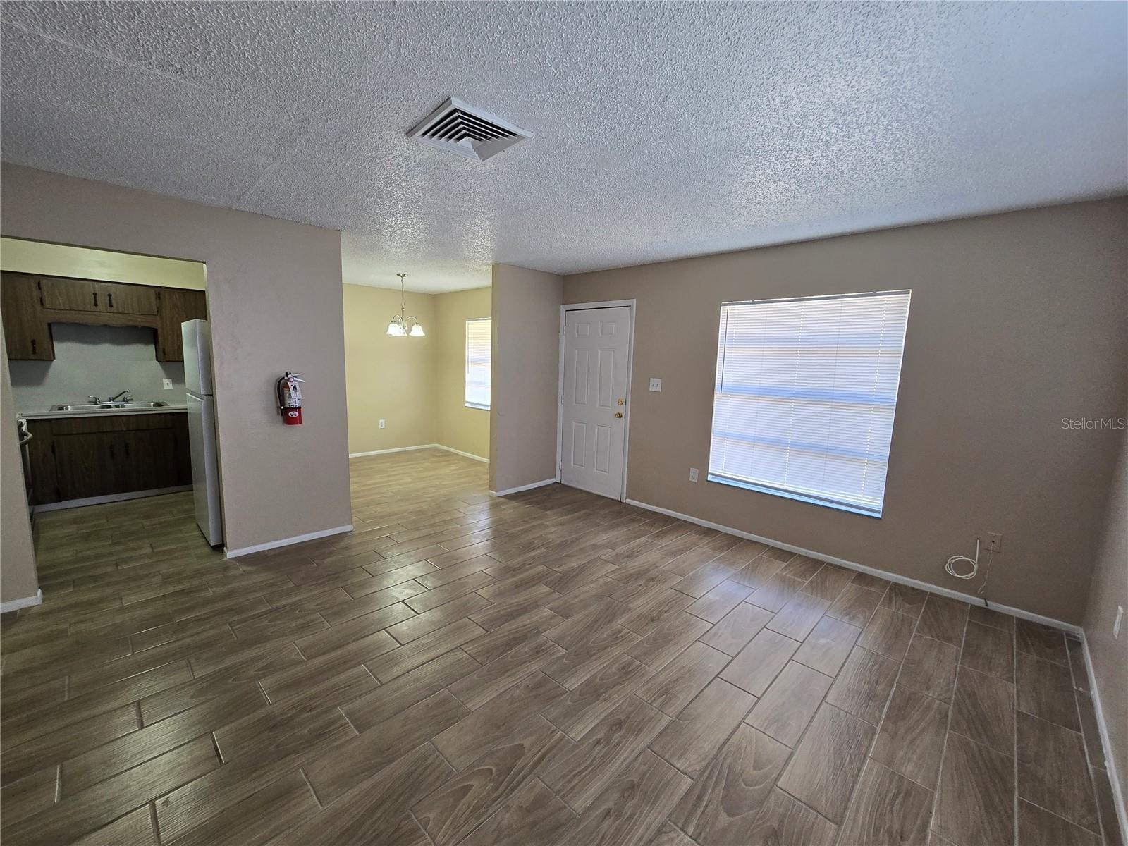1332 LIVING ROOM