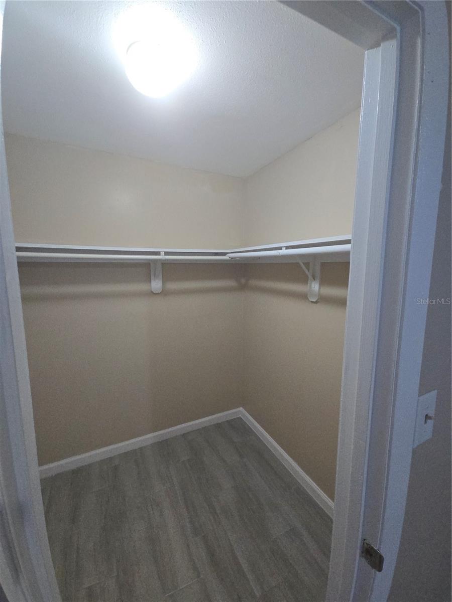 1334 OVERSIZED CLOSET