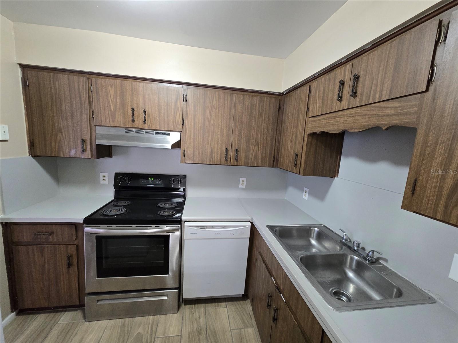 1332 KITCHEN