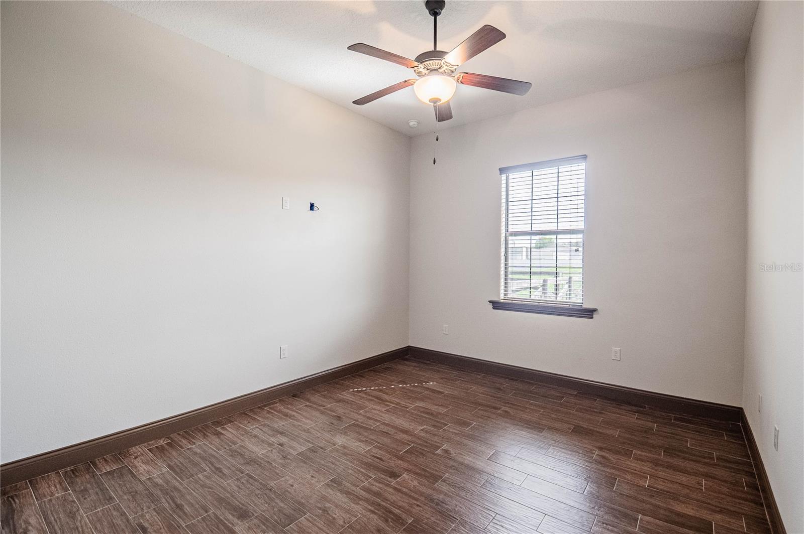 Bedroom 313.5 x 11.4 ft