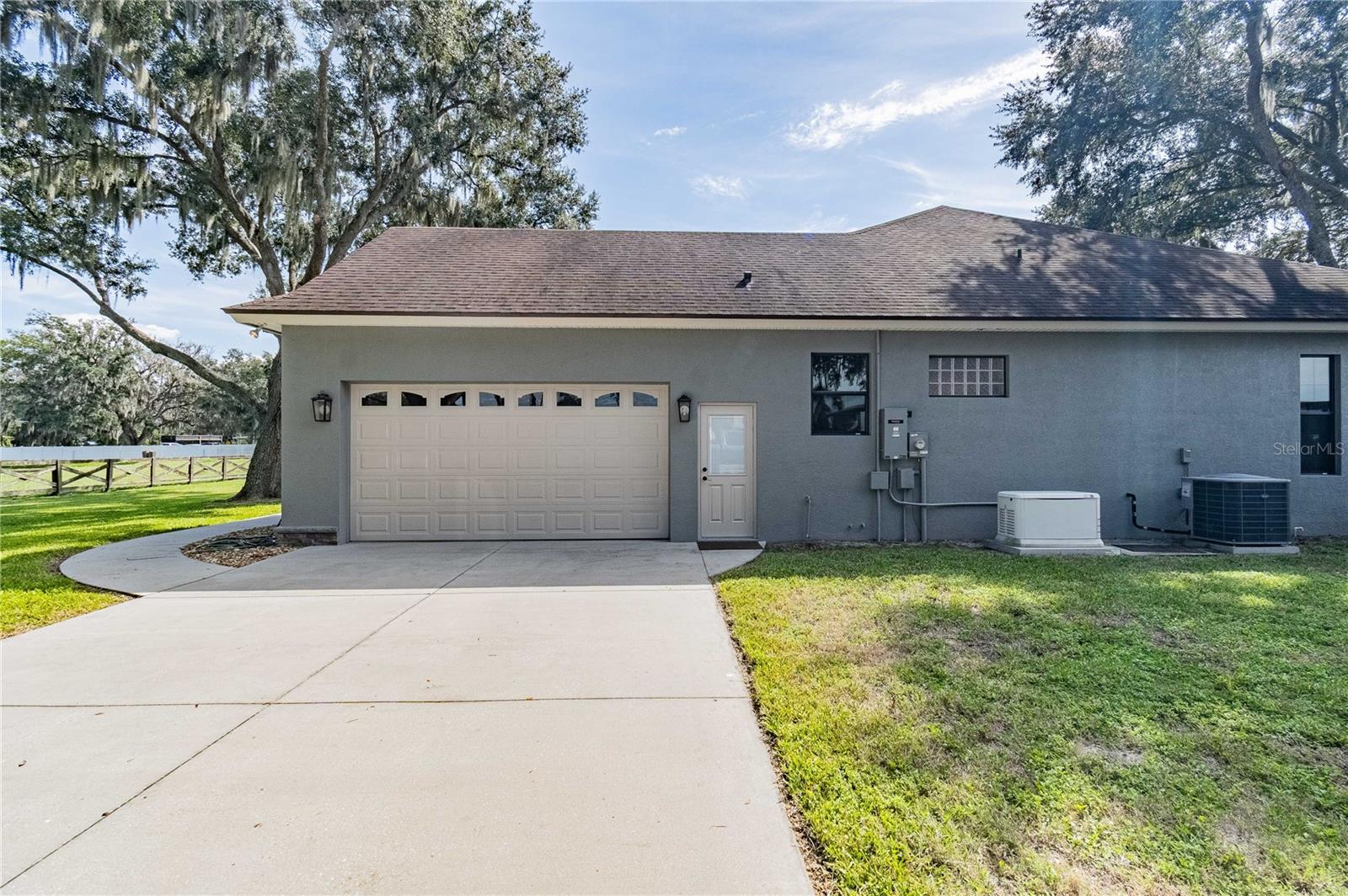 Side 2 Car Garage24 x 20 ft