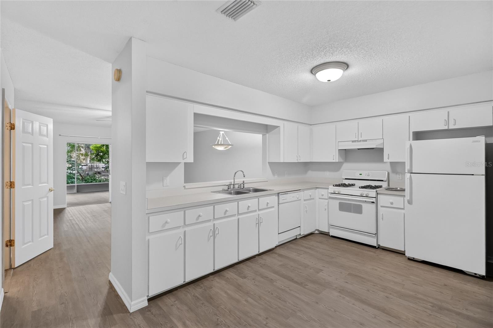 2352 ISLE ROYALE COURT SE, Winter Haven, FL 33880