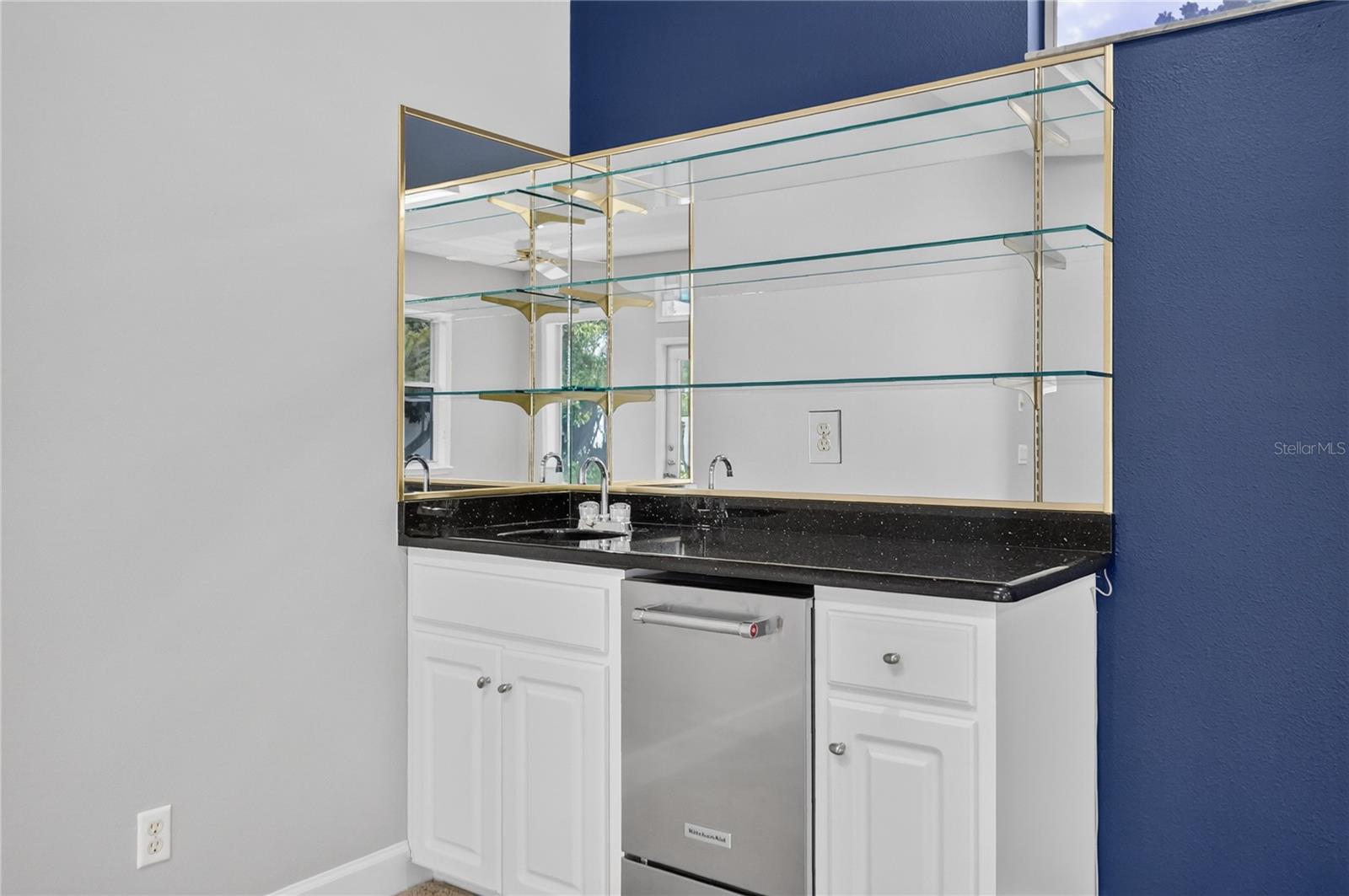 Bar with plenty of room Plus Ice Maker