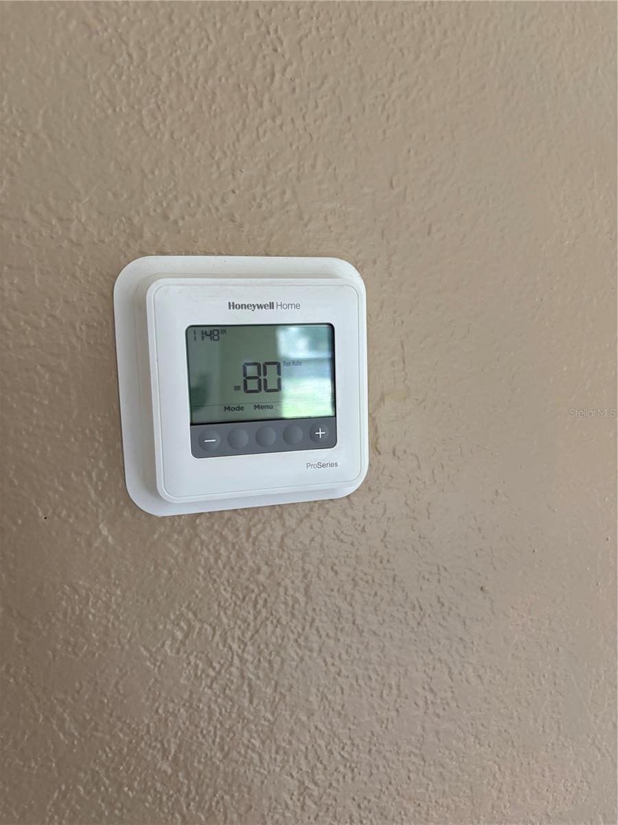 Wall thermostat