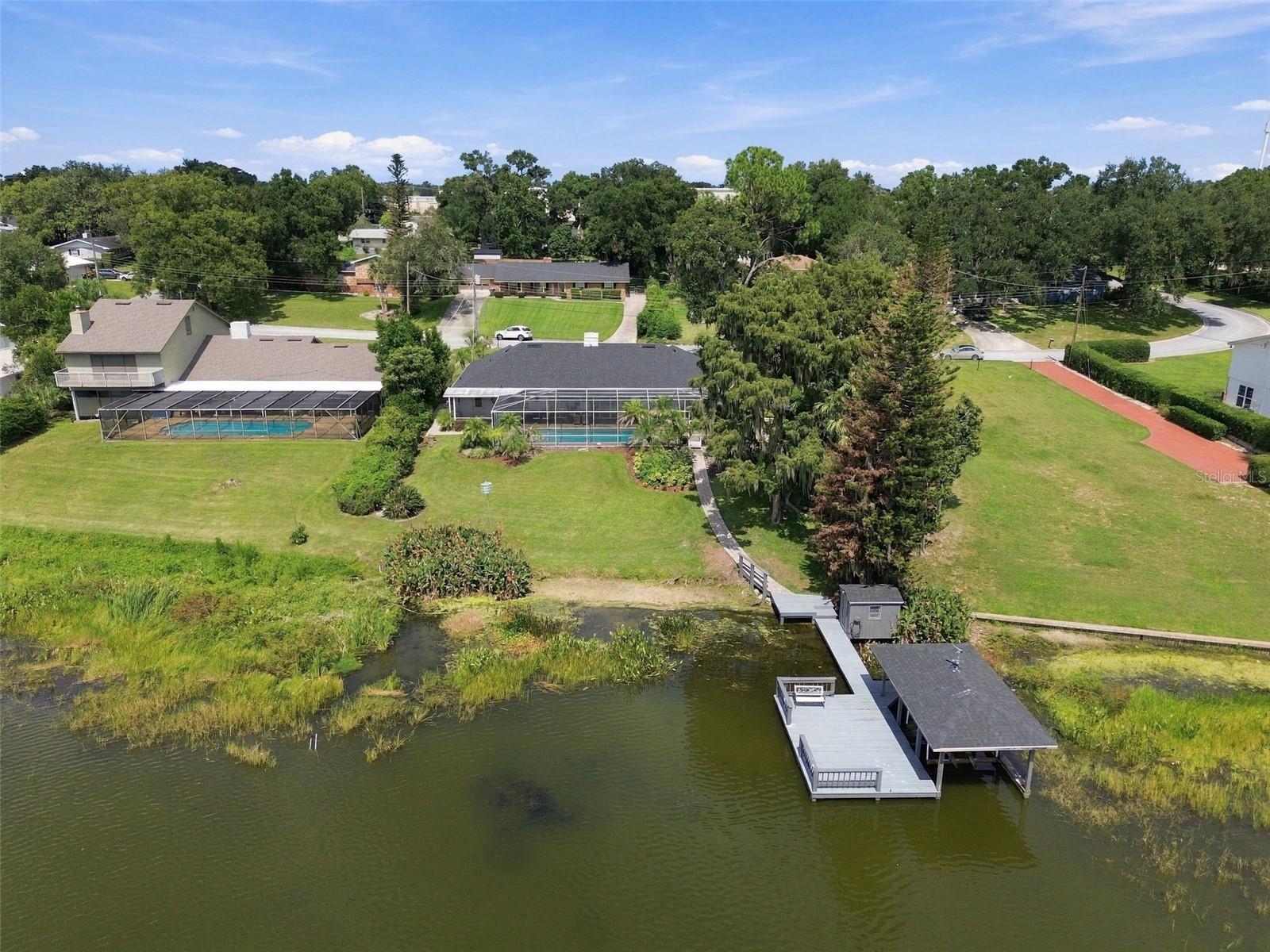 Dock & boathouse with lift
