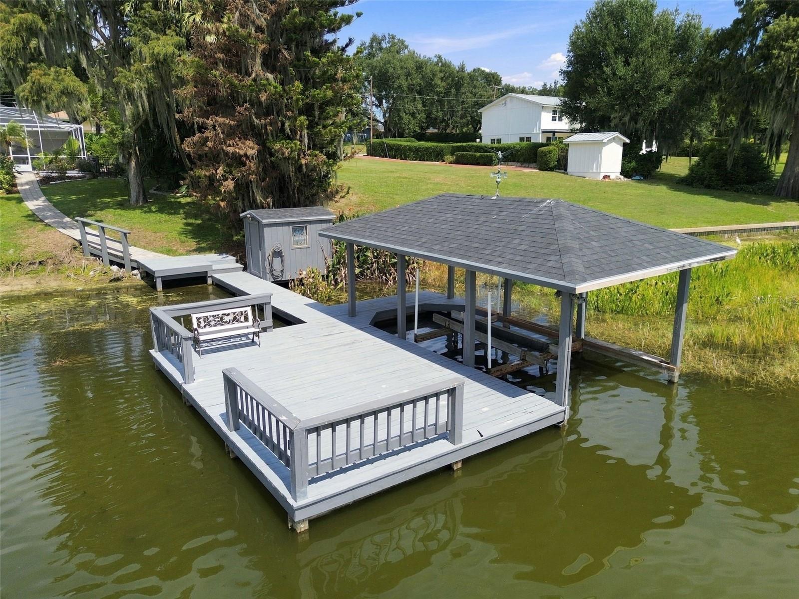 Dock & boathouse with lift