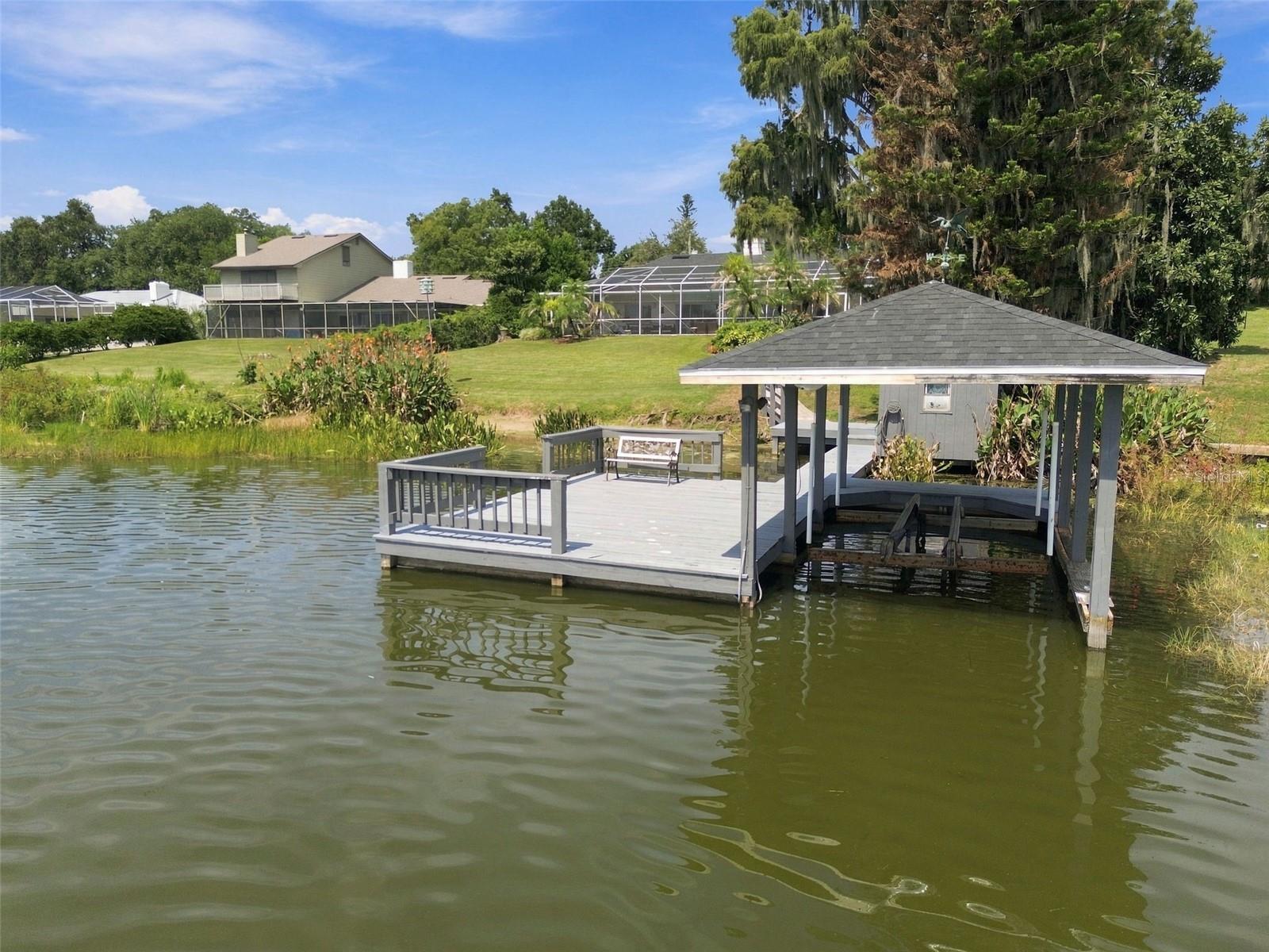 Dock & boathouse with lift