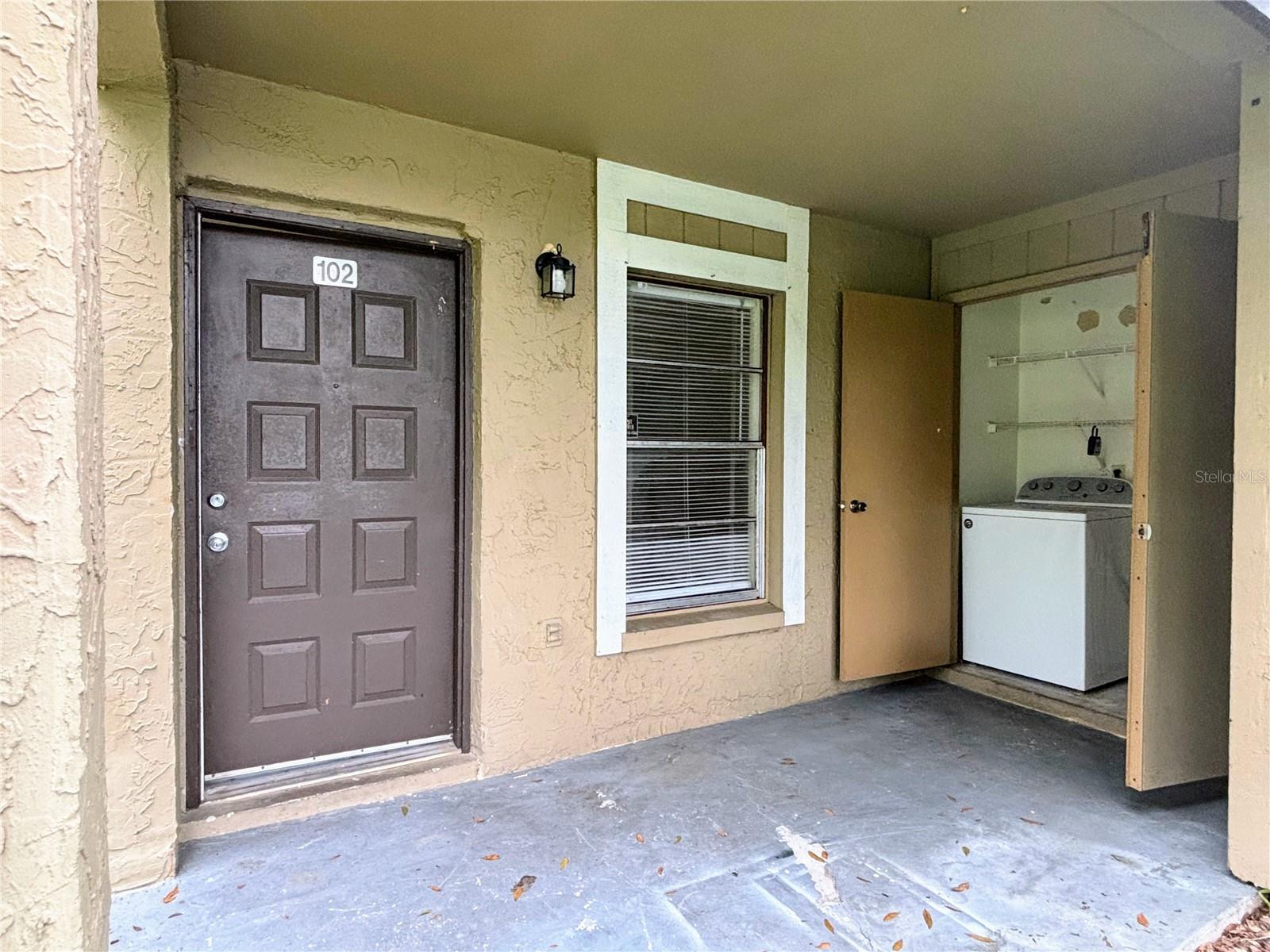 Front Entry / Laundry
