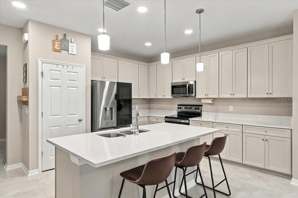 4885 FOXGLOVE CIRCLE, Lakeland, FL 33811