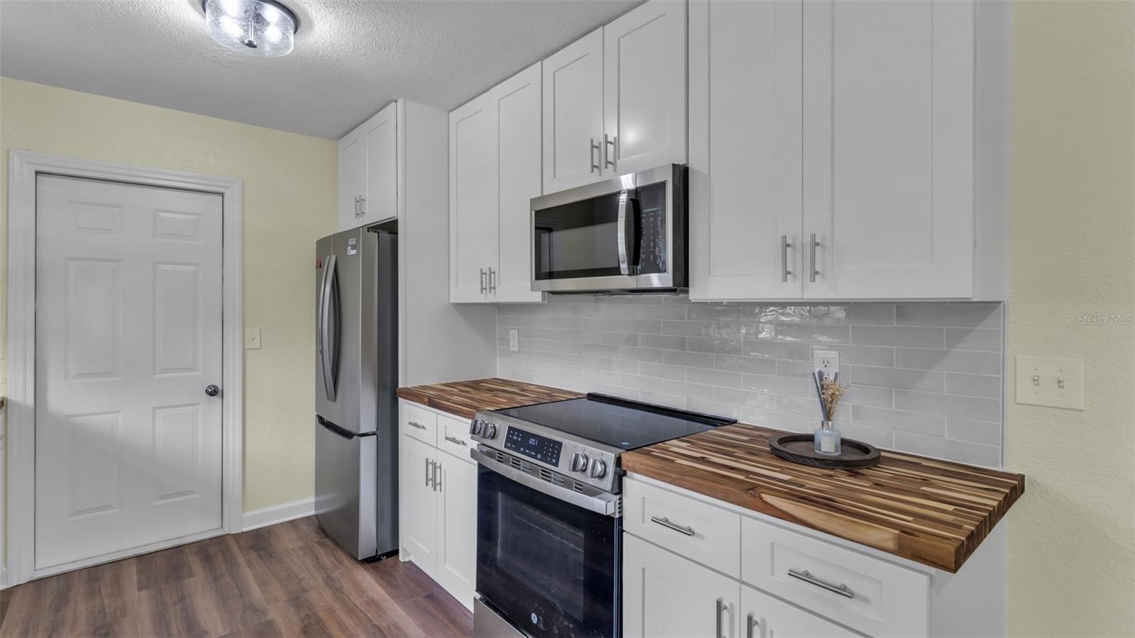 6000 CREWS LAKE ROAD, Lakeland, FL 33812