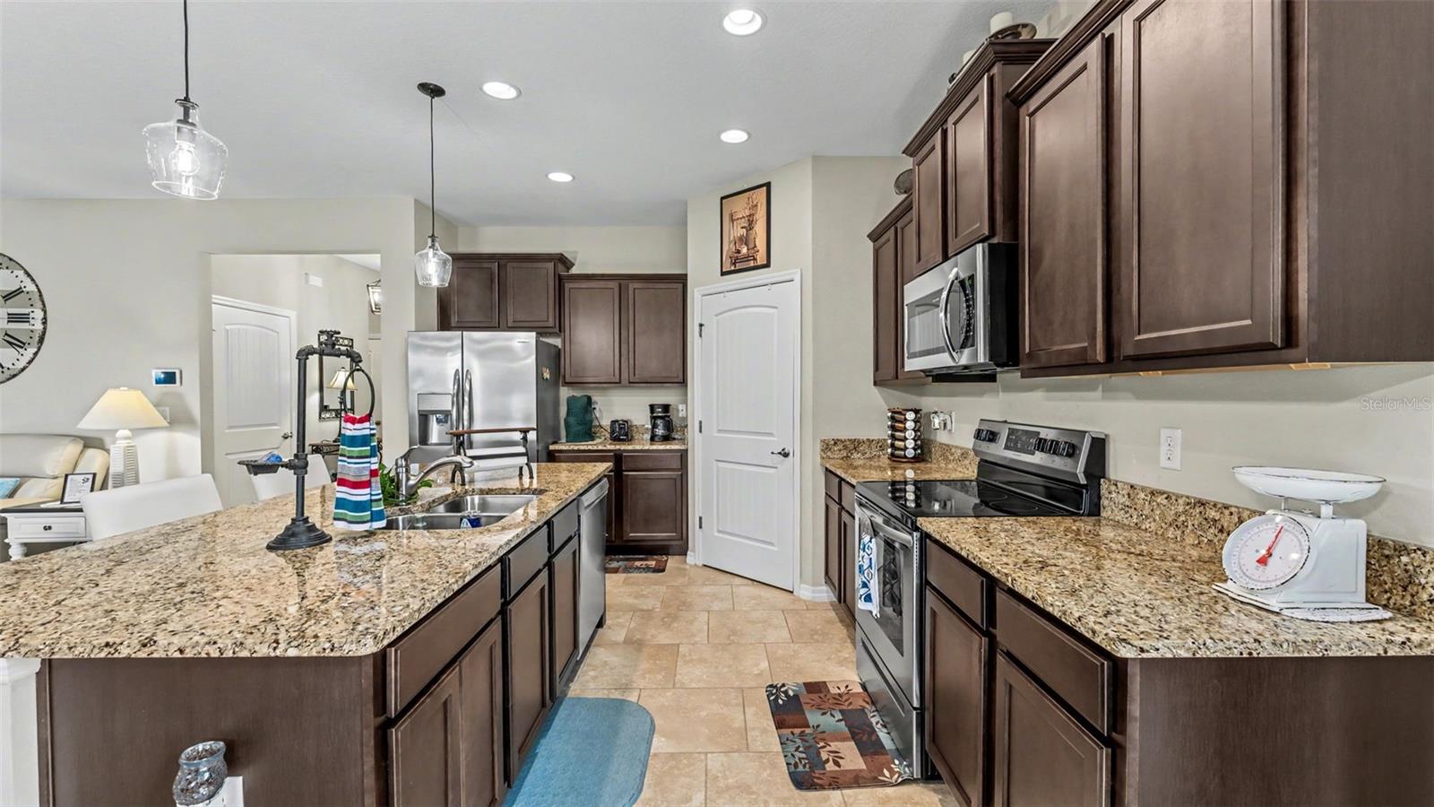 2595 CANYON CREST DRIVE, Lakeland, FL 33811