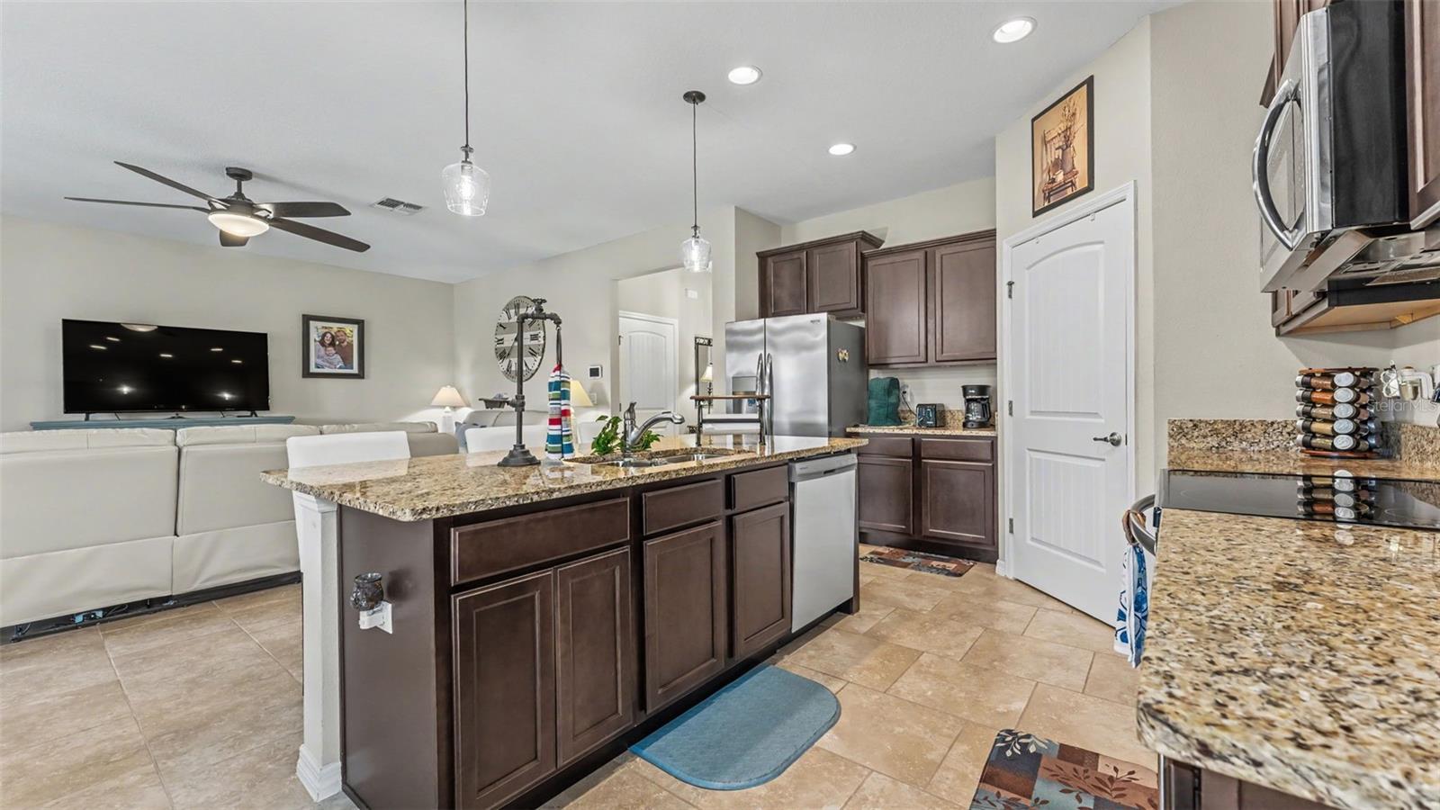 2595 CANYON CREST DRIVE, Lakeland, FL 33811