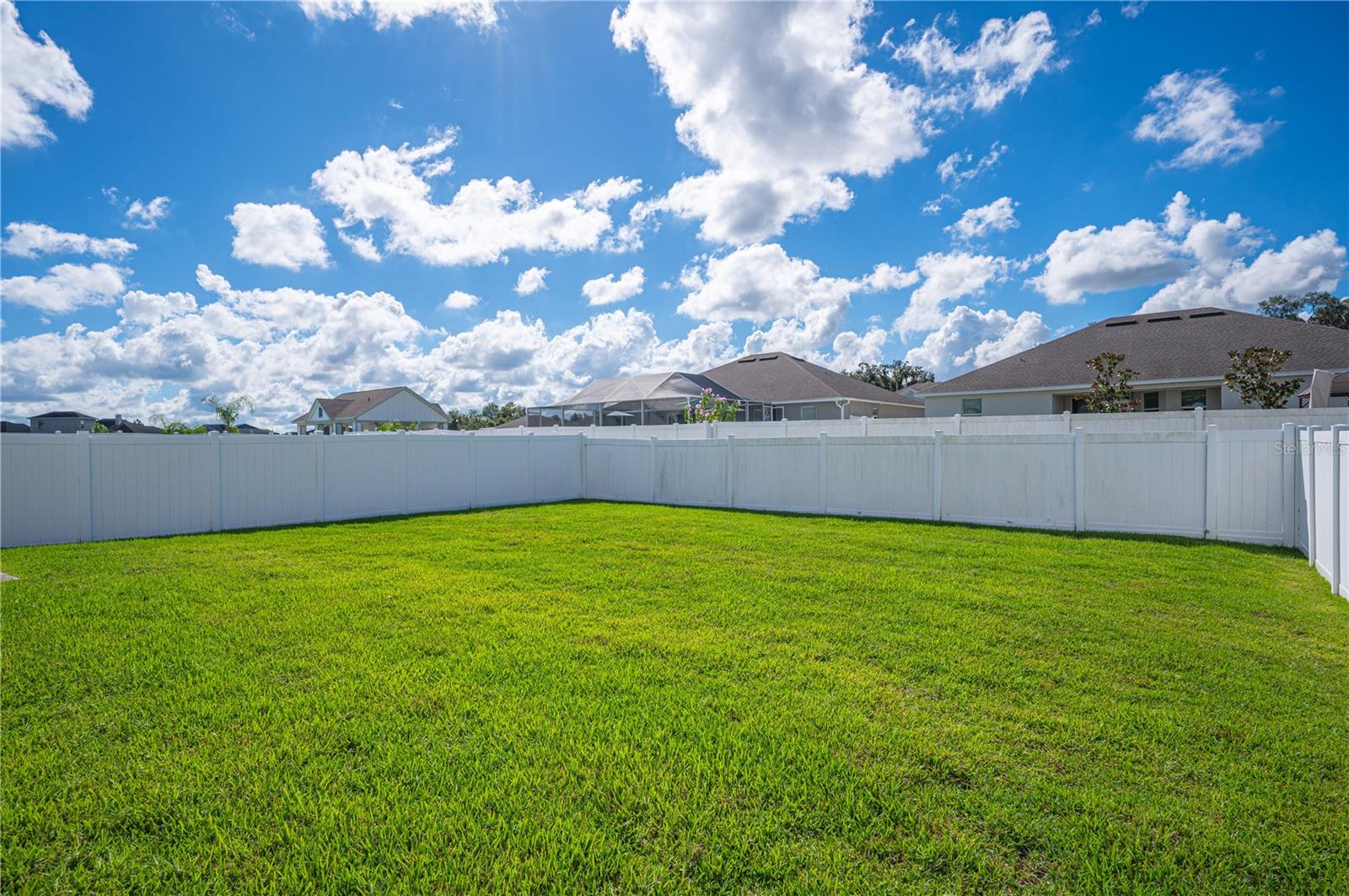 Now this is a yard, ready for the whole family and plenty of room for the pets.