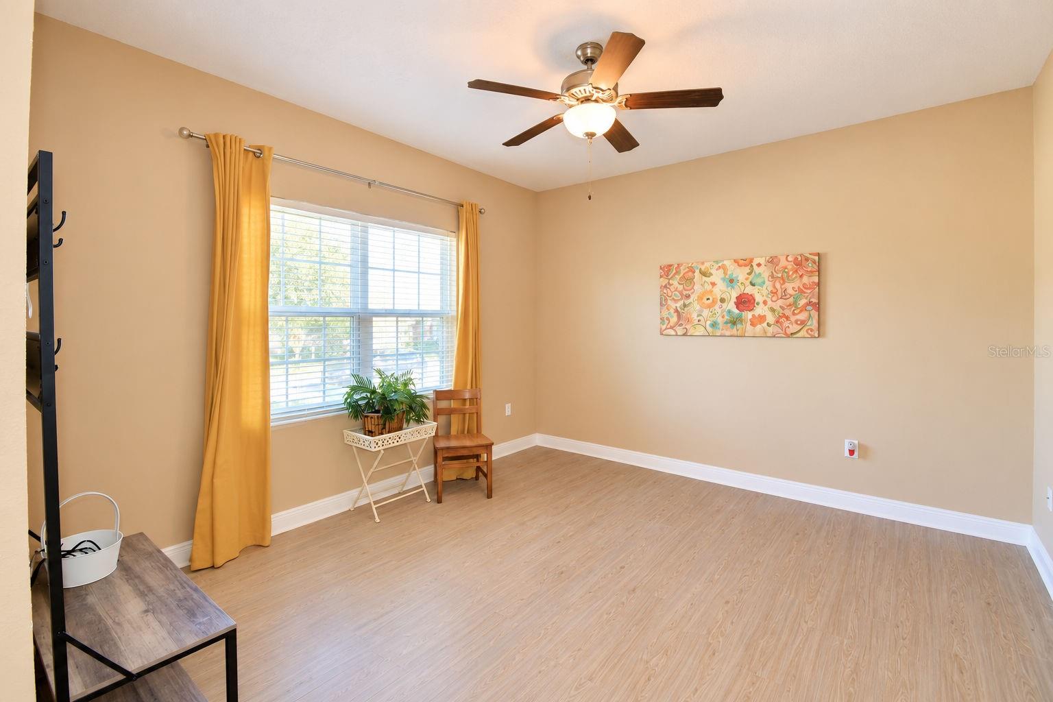 Bonus Room/Formal Livingroom