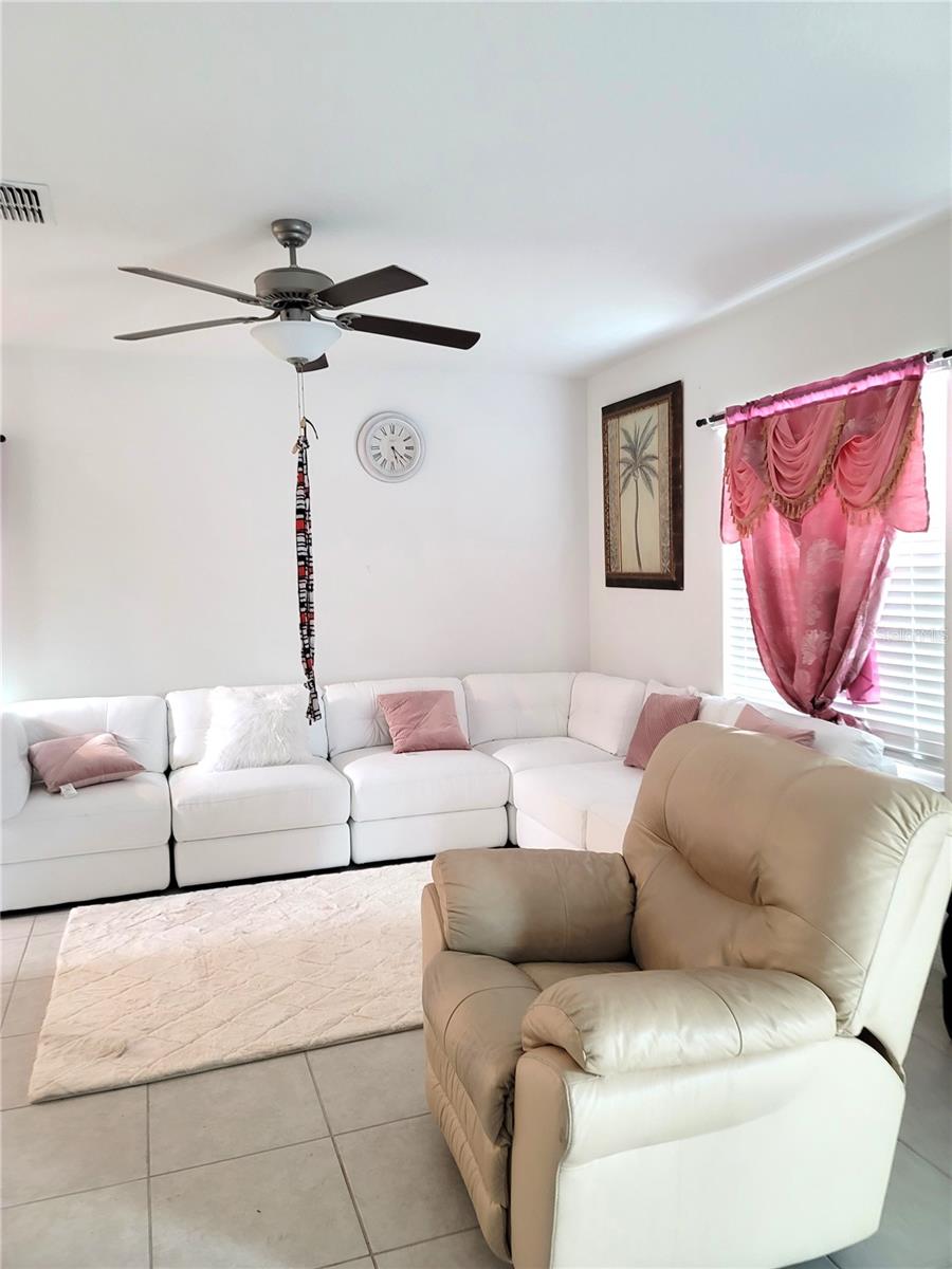 1821 YELLOW TRAIL, Lakeland, FL 33801 1821 YELLOW TRAIL, Lakeland, FL 33801