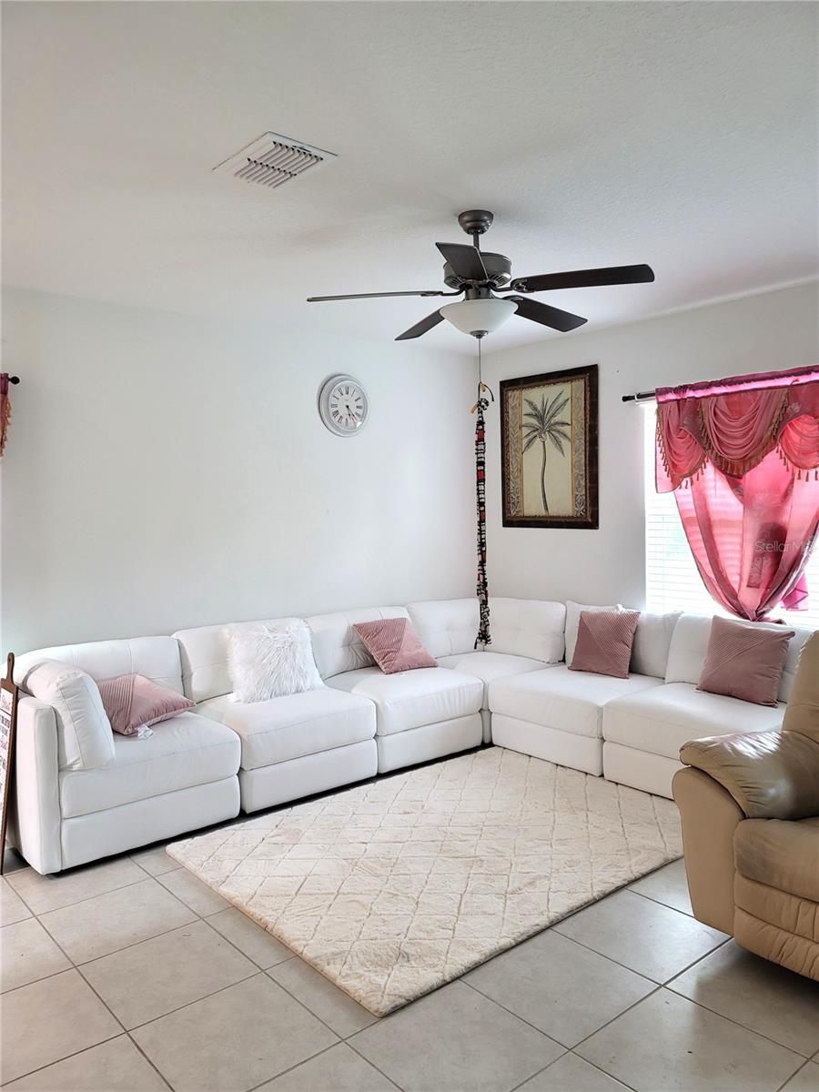 1821 YELLOW TRAIL, Lakeland, FL 33801 1821 YELLOW TRAIL, Lakeland, FL 33801