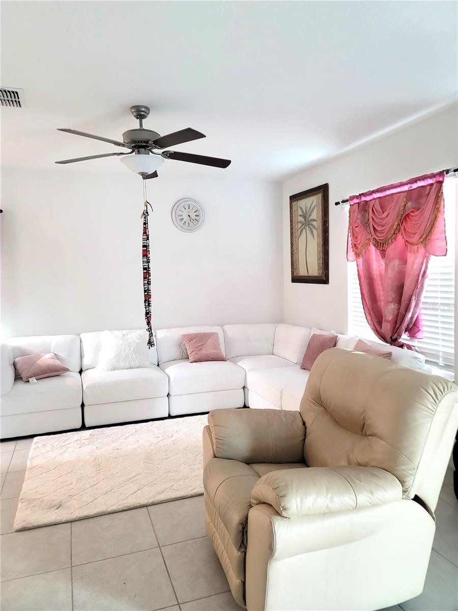 1821 YELLOW TRAIL, Lakeland, FL 33801 1821 YELLOW TRAIL, Lakeland, FL 33801