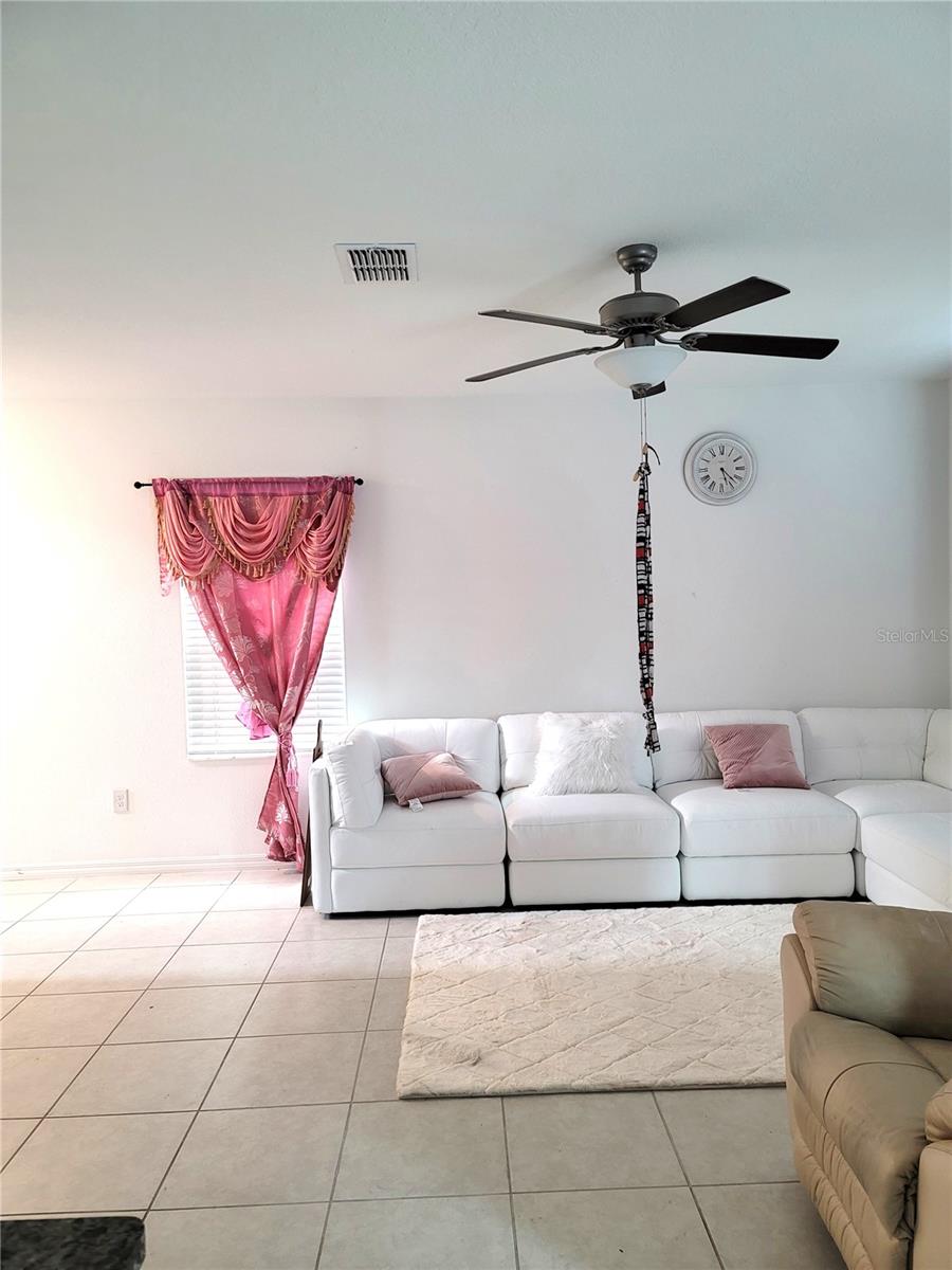 1821 YELLOW TRAIL, Lakeland, FL 33801 1821 YELLOW TRAIL, Lakeland, FL 33801