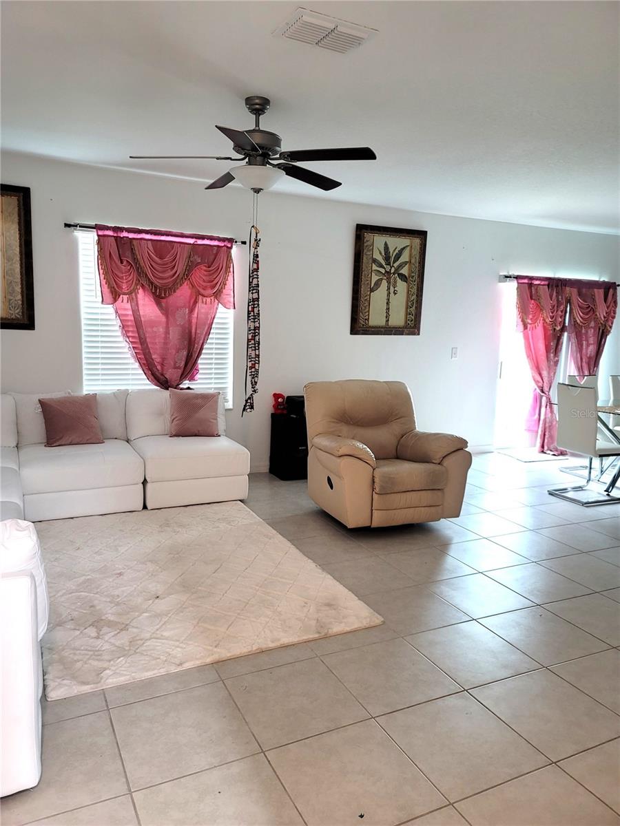 1821 YELLOW TRAIL, Lakeland, FL 33801 1821 YELLOW TRAIL, Lakeland, FL 33801