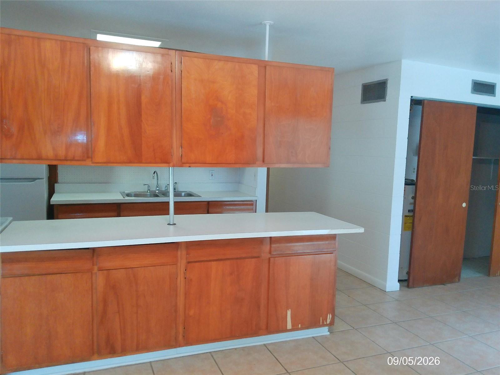 1423 CRYSTAL LAKE DRIVE, Lakeland, FL 33801 1423 CRYSTAL LAKE DRIVE, Lakeland, FL 33801