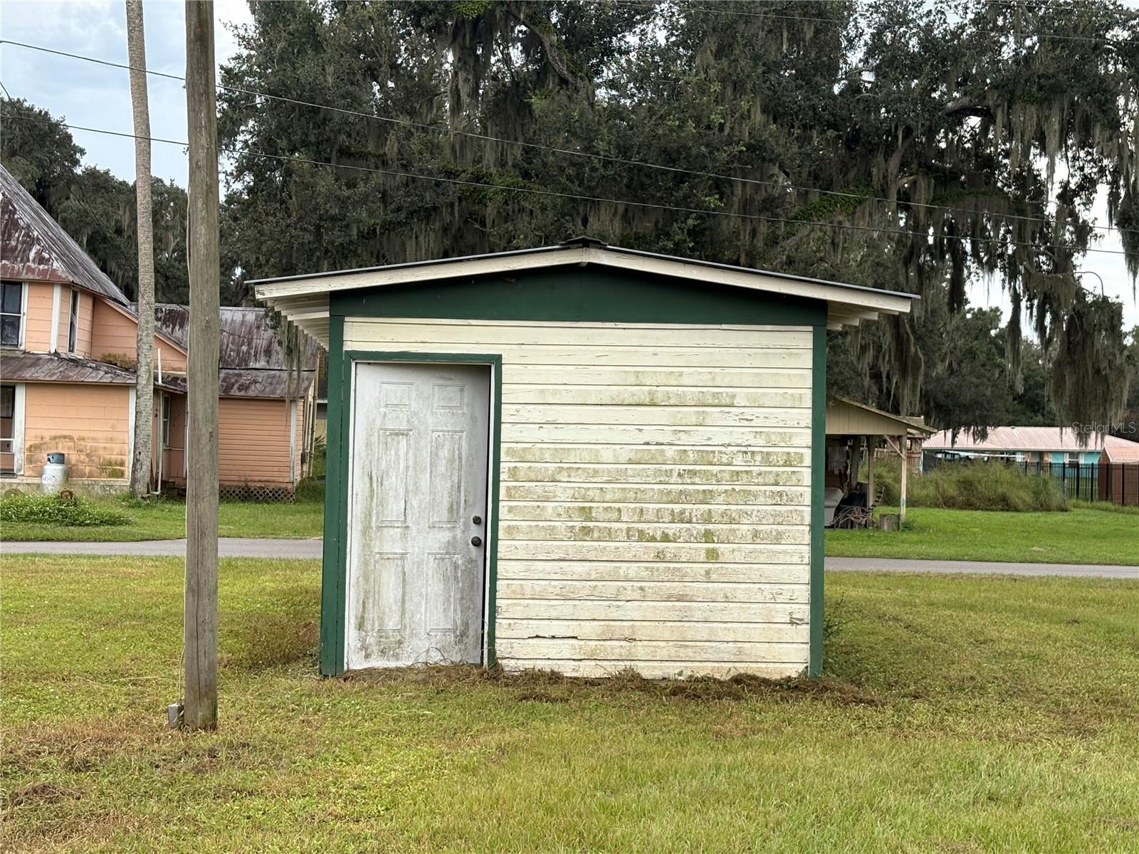 Detached Garage