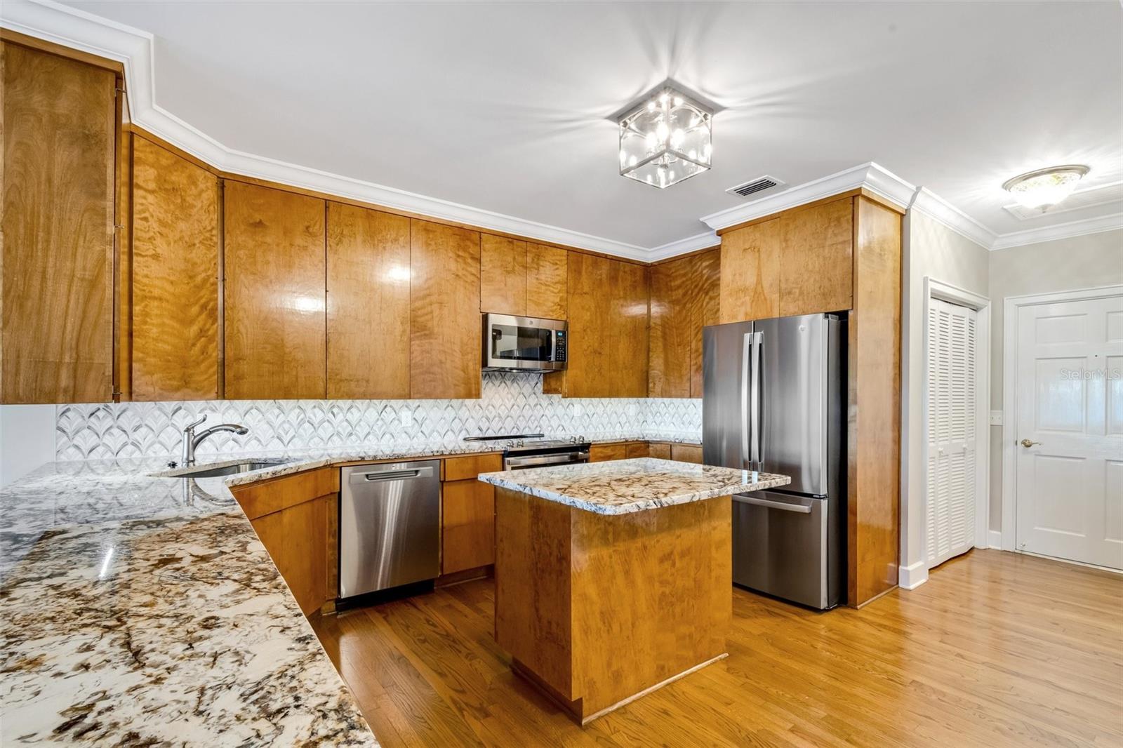 The kitchen is well appointed, newer stainless appliances , including a separate ice maker , dishwasher, microwave, dishwasher . The kitchen is well appointed, newer stainless appliances , including a separate ice maker , dishwasher, microwave, dishwasher .