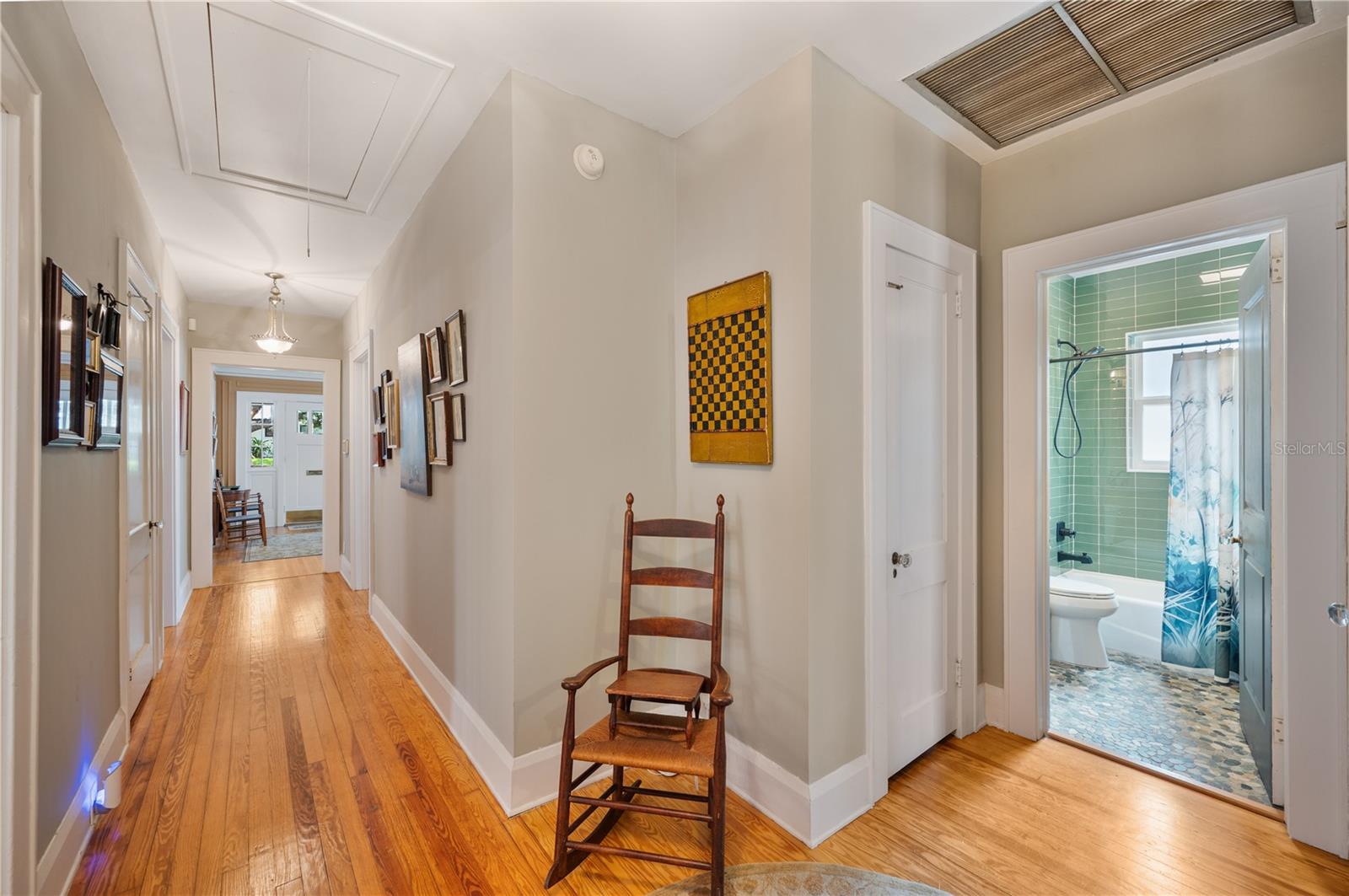 Hallway/ Guest Bath