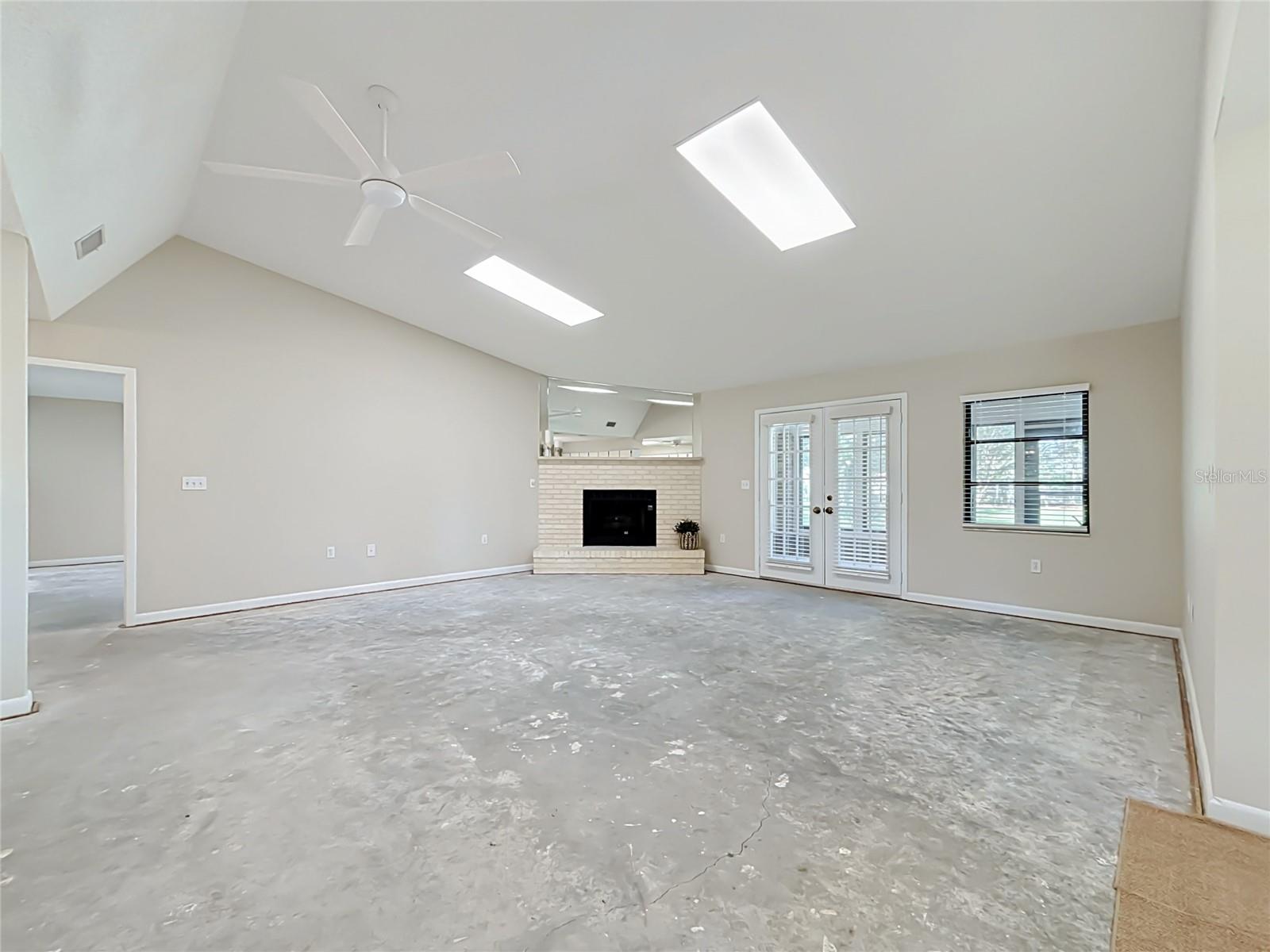 Large GREAT ROOM with fireplace