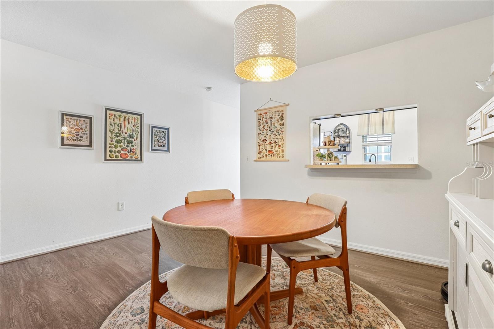 Dining room that opens with a pass-through to the kitchen!