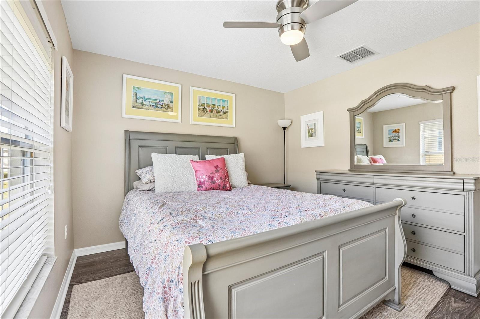 Guest bedroom